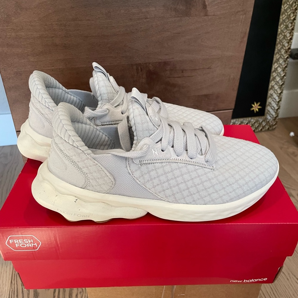 NEW - New Balance Roav Elite - Sz. 8.5